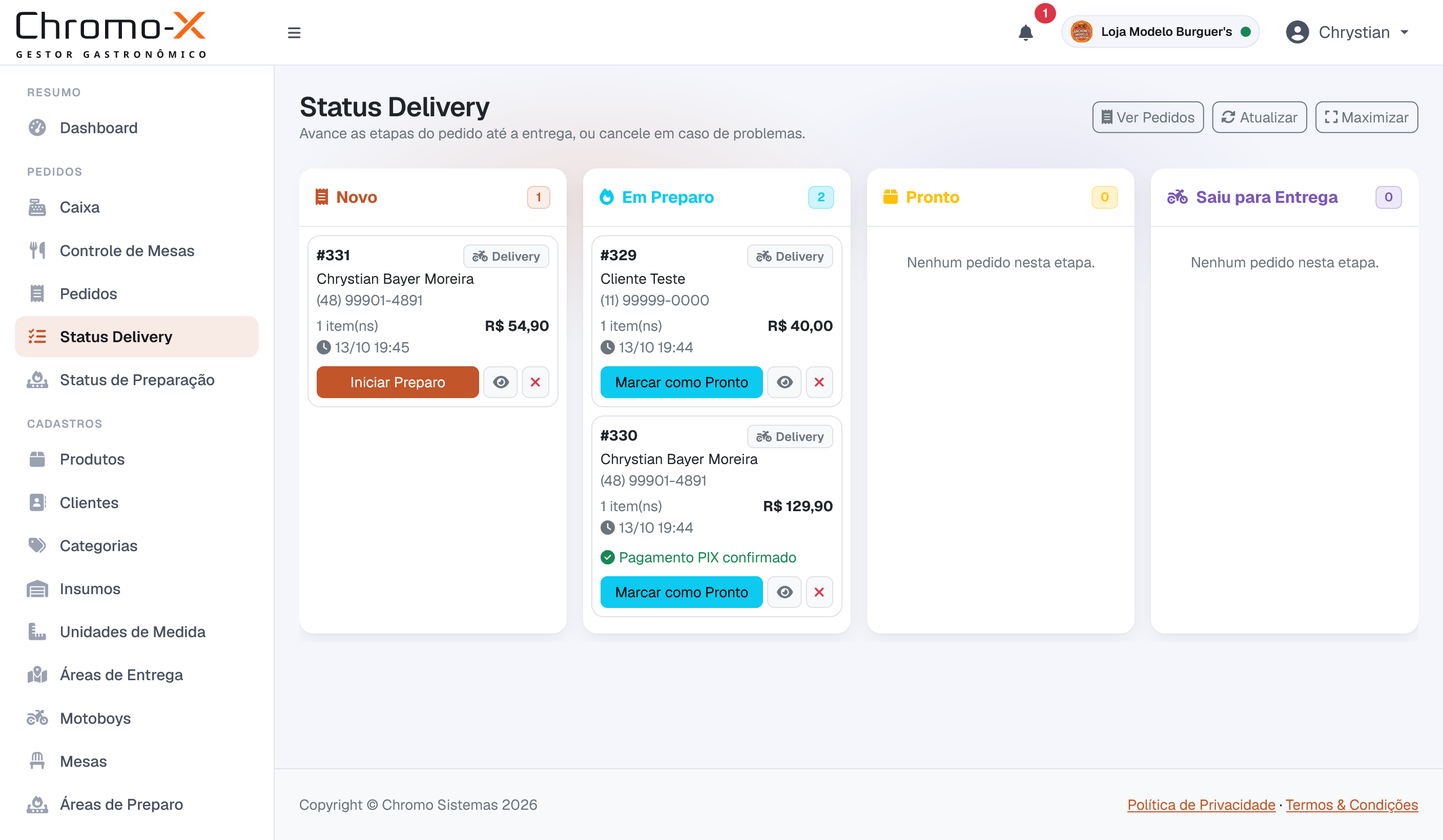 Tela de Status Delivery do Chromo-X: os pedidos de entrega em colunas por etapa (Novo, Em Preparo, Pronto, Saiu para Entrega), cada um com cliente, telefone, valor, aviso de PIX confirmado e o botão que avança a etapa.